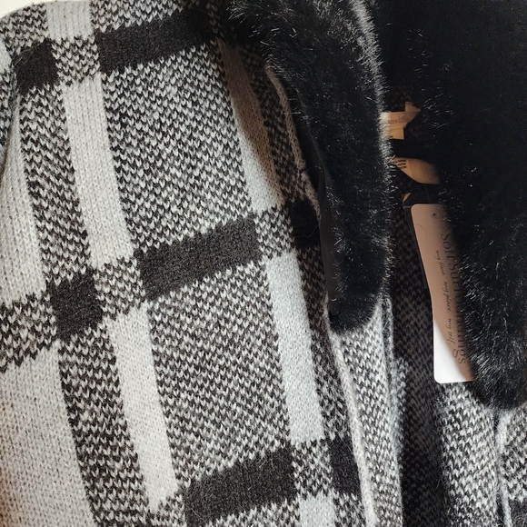NWT Soft Surroundings Wool Alpaca Blend Black Grey Plaid Poncho Faux Fur Collar - Picture 8 of 16